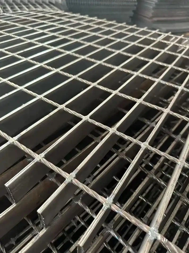 Steel grating used in heavy industrial platforms Steel grating used in heavy industrial platforms